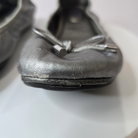 ⭐️40% Off⭐️ Me Too Lilly Ballet Flats in Metallic Pewter - Picture 9 of 10